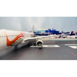 China Eastern 中国东方航空 Airbus A330-300 B-6128  KJ-A333-077 KJ Model 1:200