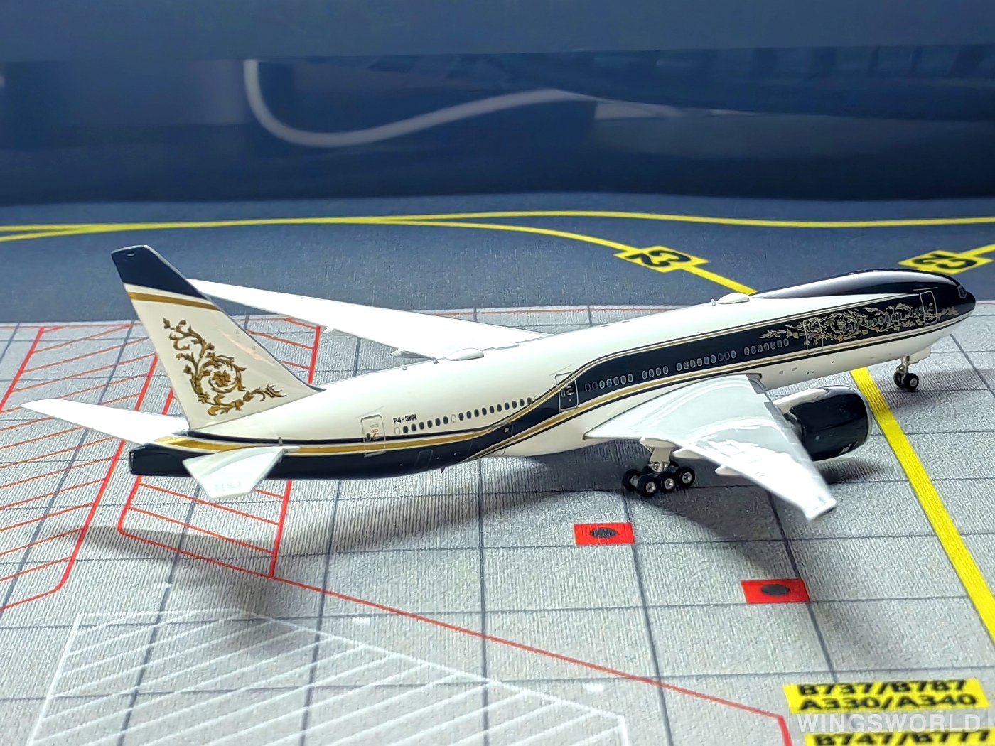 Phoenix 1:400 PH04583 Equatorial Guinea 赤道几内亚政府 Boeing 777-200 P4-SKN