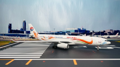China Eastern 中国东方航空 Airbus A330-300 B-6128  KJ-A333-077 KJ Model 1:200