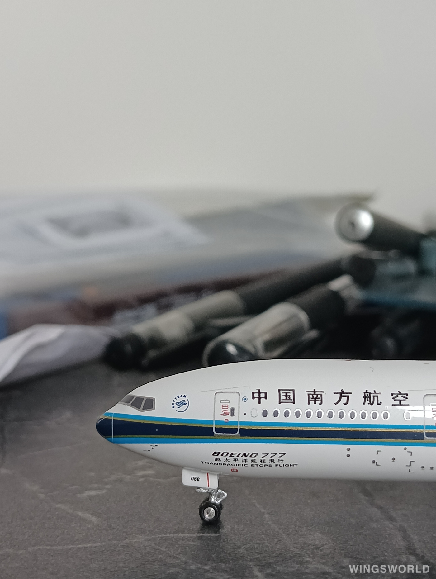 Phoenix 1:400 PH11680 China Southern 中国南方航空 Boeing 777-200ER B-2058