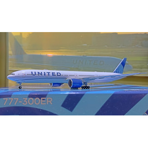 United Airlines 美国联合航空 Boeing 777-300ER N2352U  NG73008 NGmodels 1:400