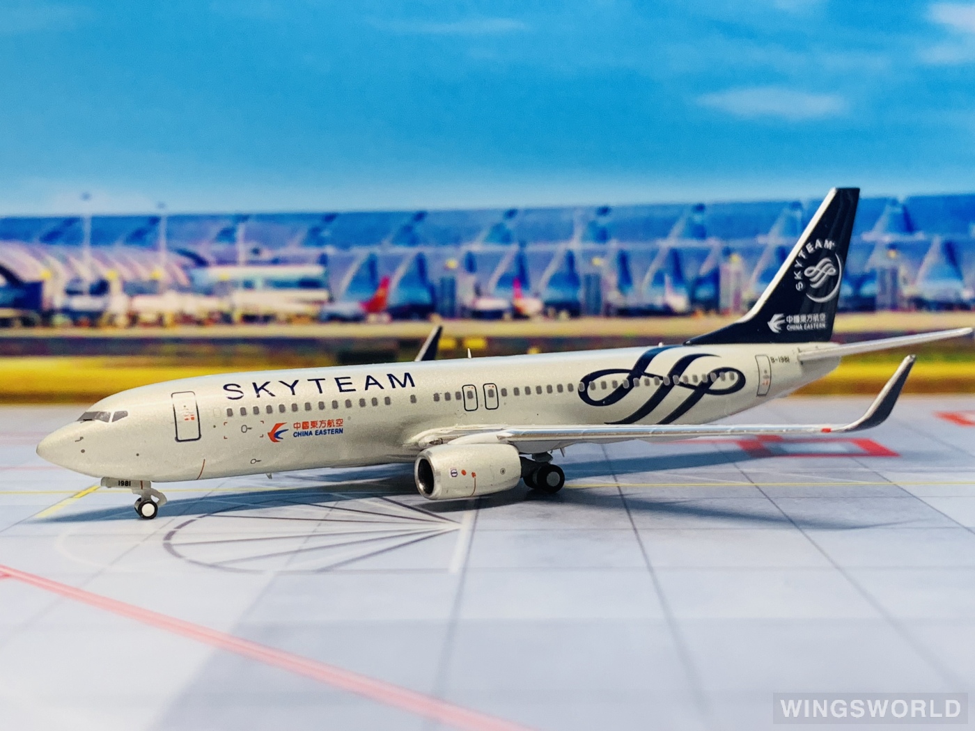 Pandamodel 1:400 202039 China Eastern 中国东方航空 Boeing 737-800 B-1981