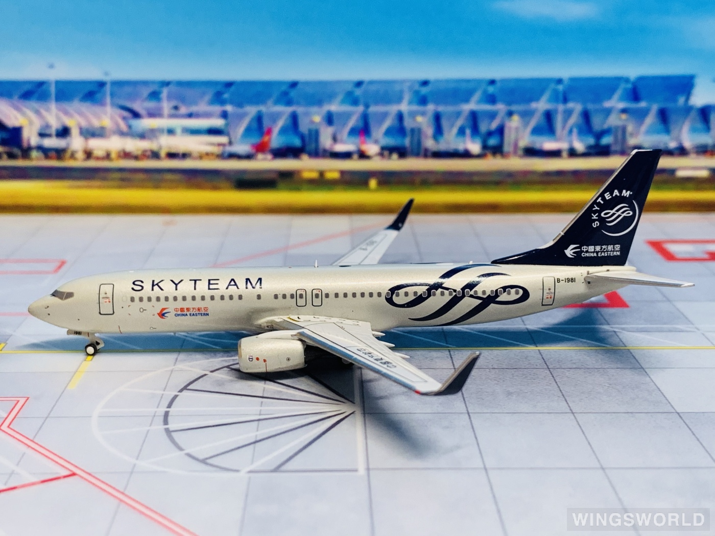 Pandamodel 1:400 202039 China Eastern 中国东方航空 Boeing 737-800 B-1981