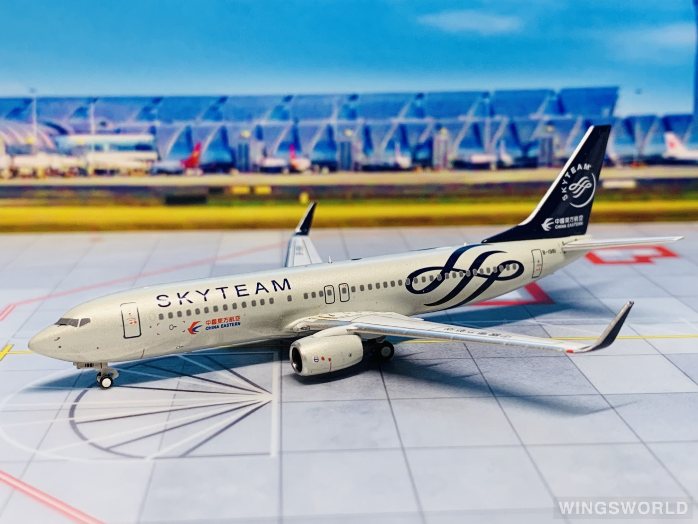 Pandamodel 1:400 202039 China Eastern 中国东方航空 Boeing 737-800 B-1981