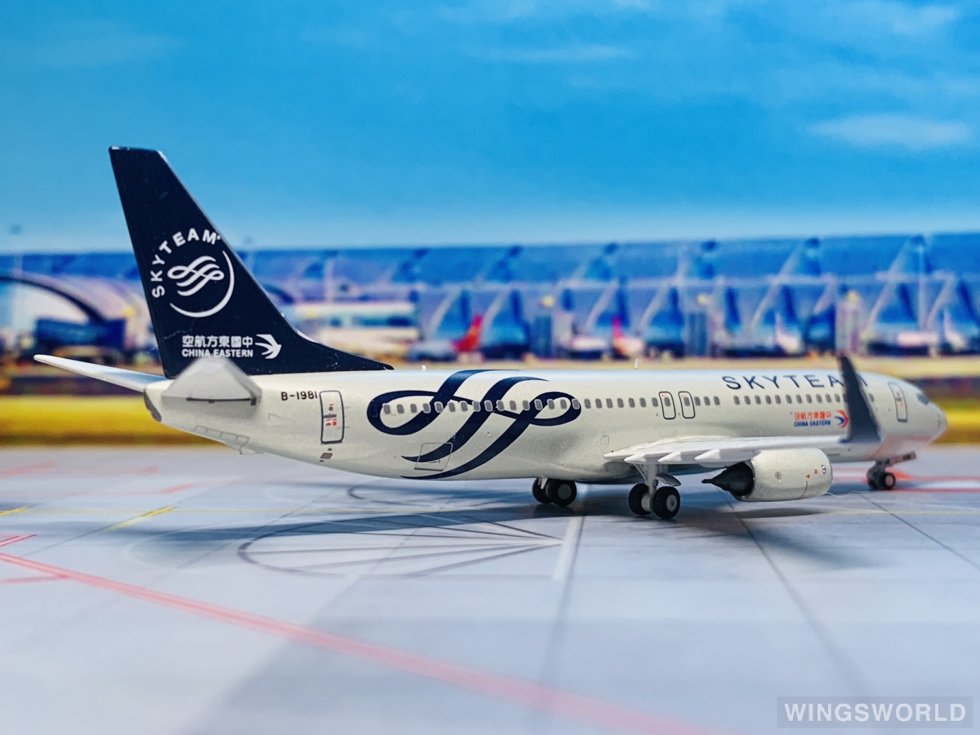 Pandamodel 1:400 202039 China Eastern 中国东方航空 Boeing 737-800 B-1981