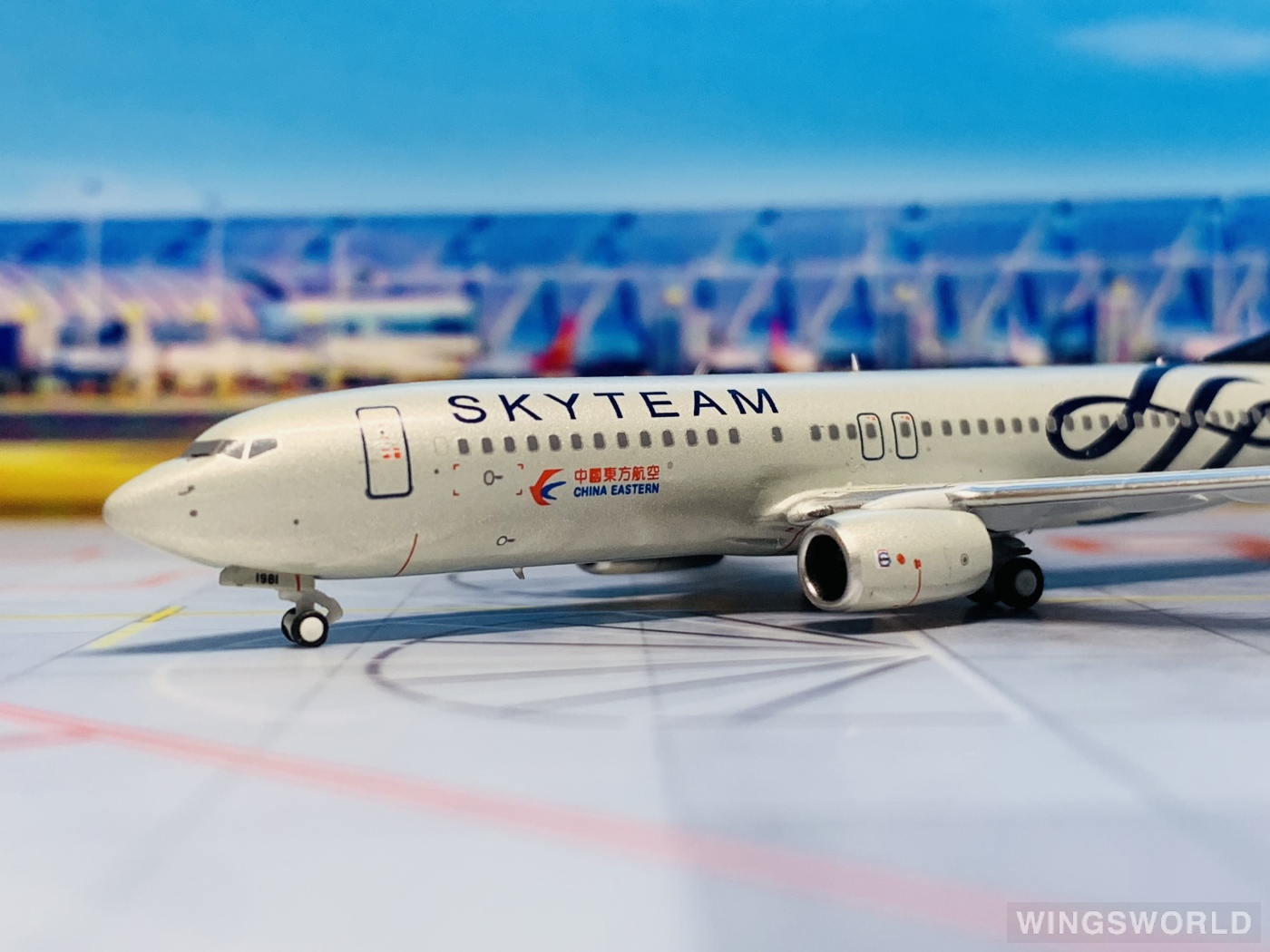 Pandamodel 1:400 202039 China Eastern 中国东方航空 Boeing 737-800 B-1981