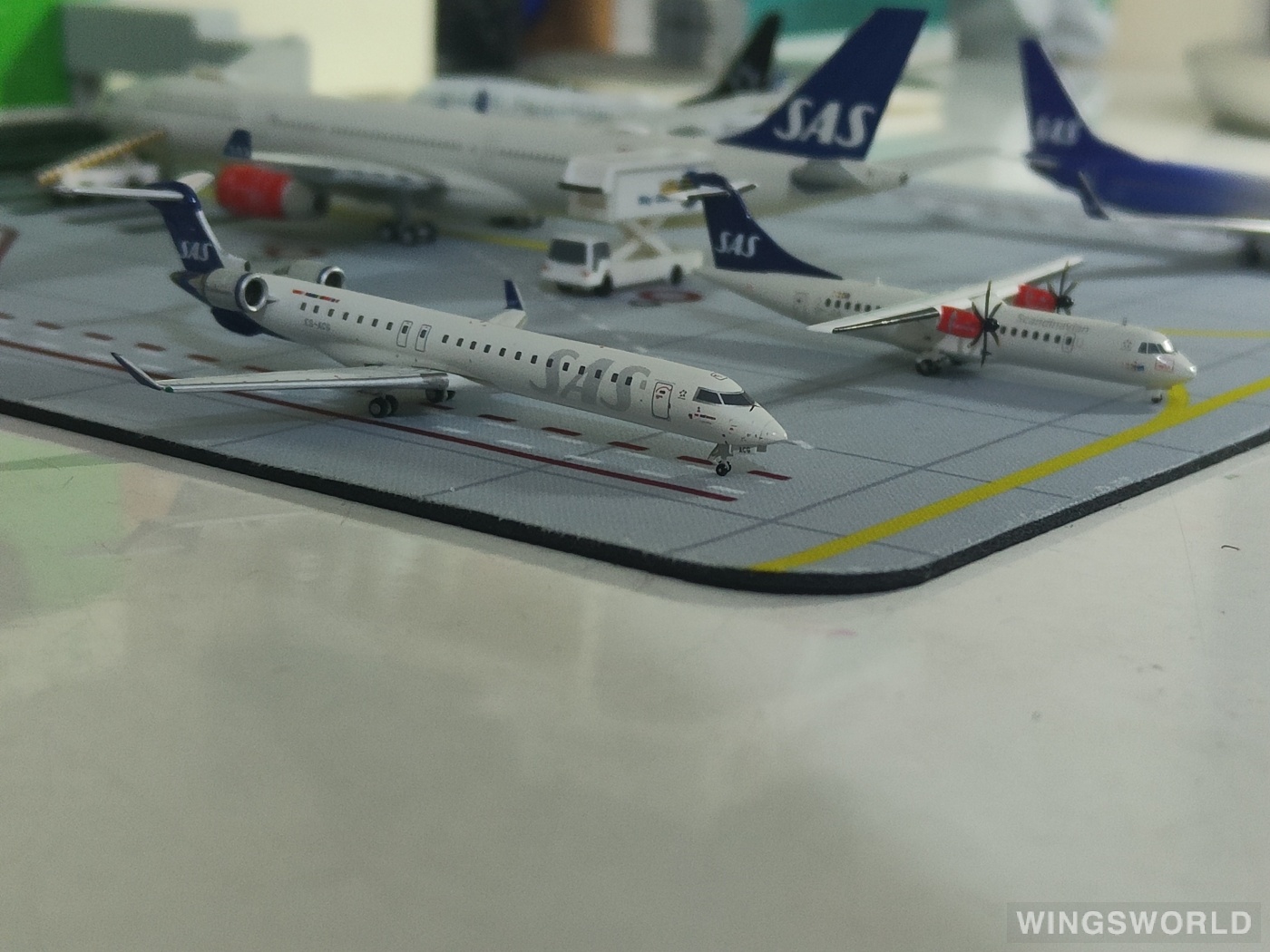 Geminijets 1:400 GJSAS1979 SAS 北欧航空 Bombardier CRJ900 ES-ACG