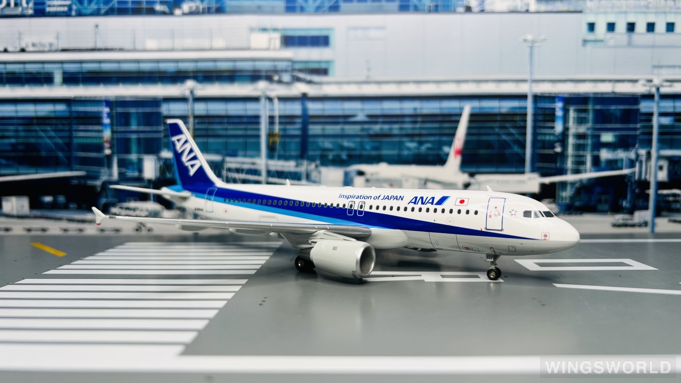 ❶　1/200　ANA 全日空　AIRBUS A320-211 JA8946 1/200 ANA Airbus A320 Plastic Model