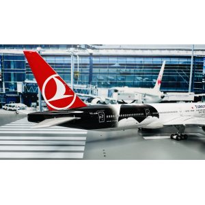 Turkish Airlines 土耳其航空 Boeing 777-300ER TC-JJN 蝙蝠侠VS超人 彩绘 PH04091 Phoenix 1:400