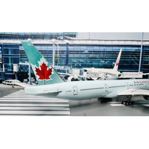 Air Canada 加拿大航空 Boeing 777-300ER C-FIVW 2004s colors. With rolling gears. PH11321 Phoenix 1:400