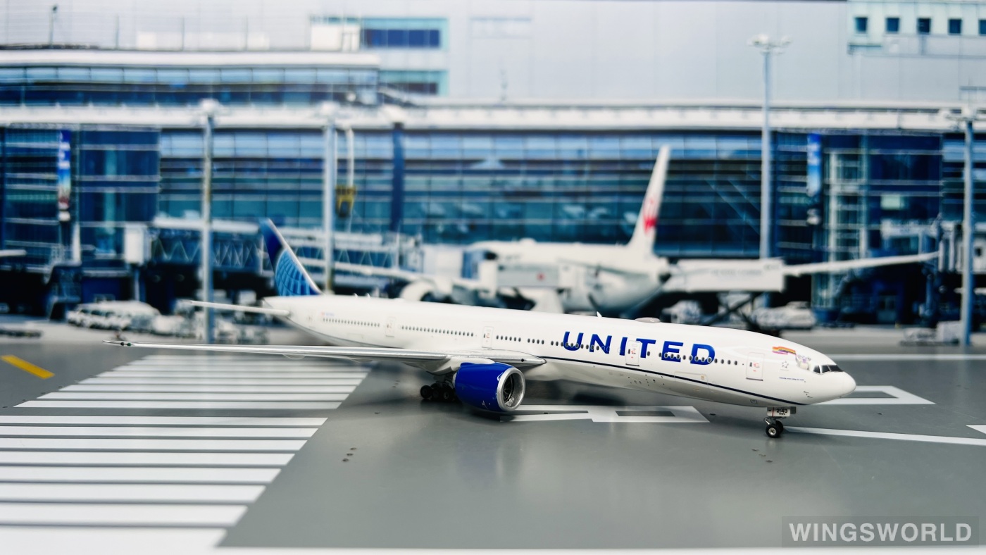 Phoenix 1:400 PH04550 United Airlines 美国联合航空 Boeing 777-300ER N2749U