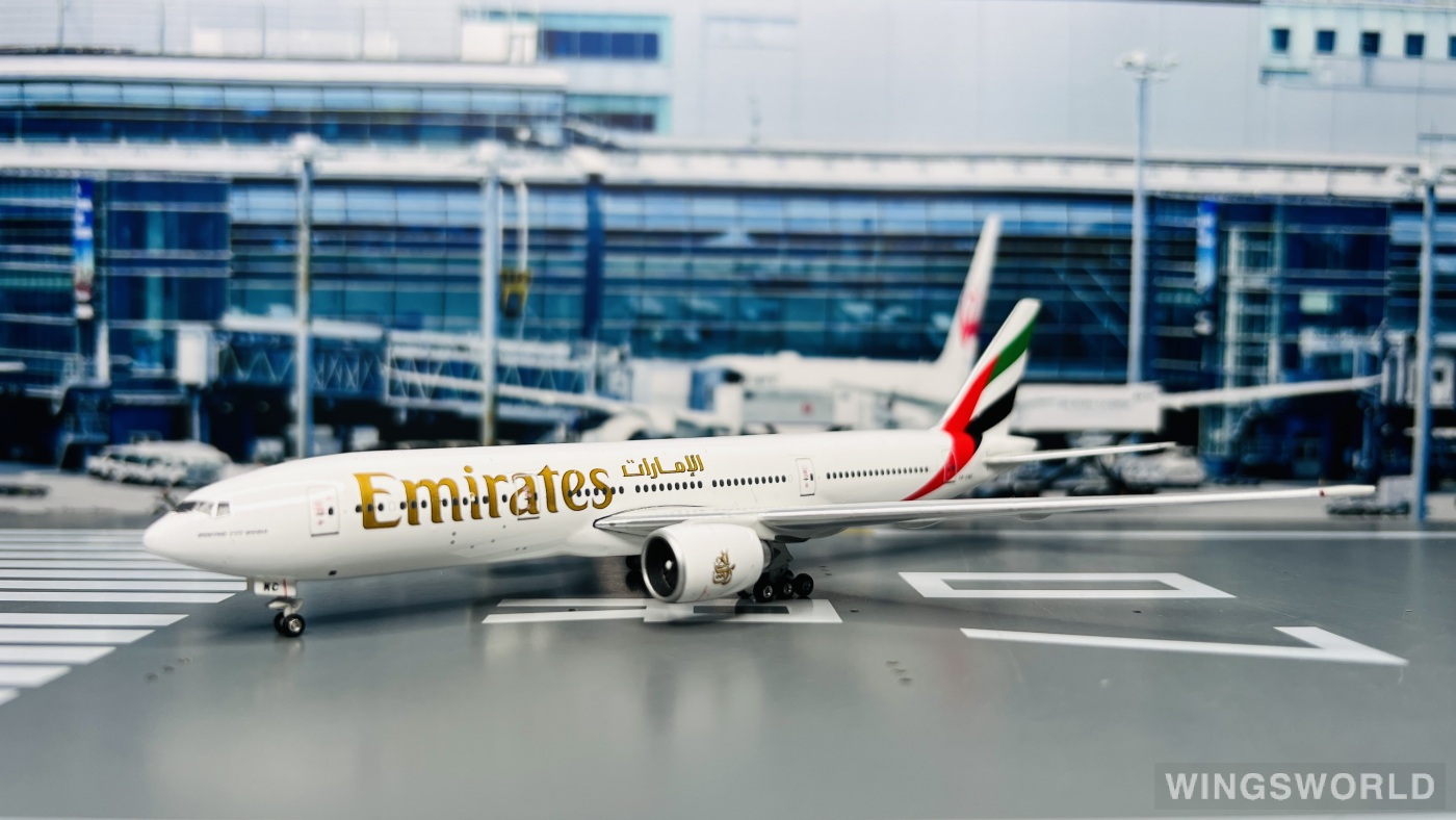 Phoenix 1:400 PH10384 Emirates 阿联酋航空 Boeing 777-200 A6-EWC