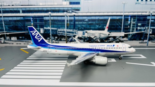 全日空商事 1/200 A320ceo JA8946 全日空商事 1/200 A320ceo JA8946 SALE! 1:200 ANA Airbus A320