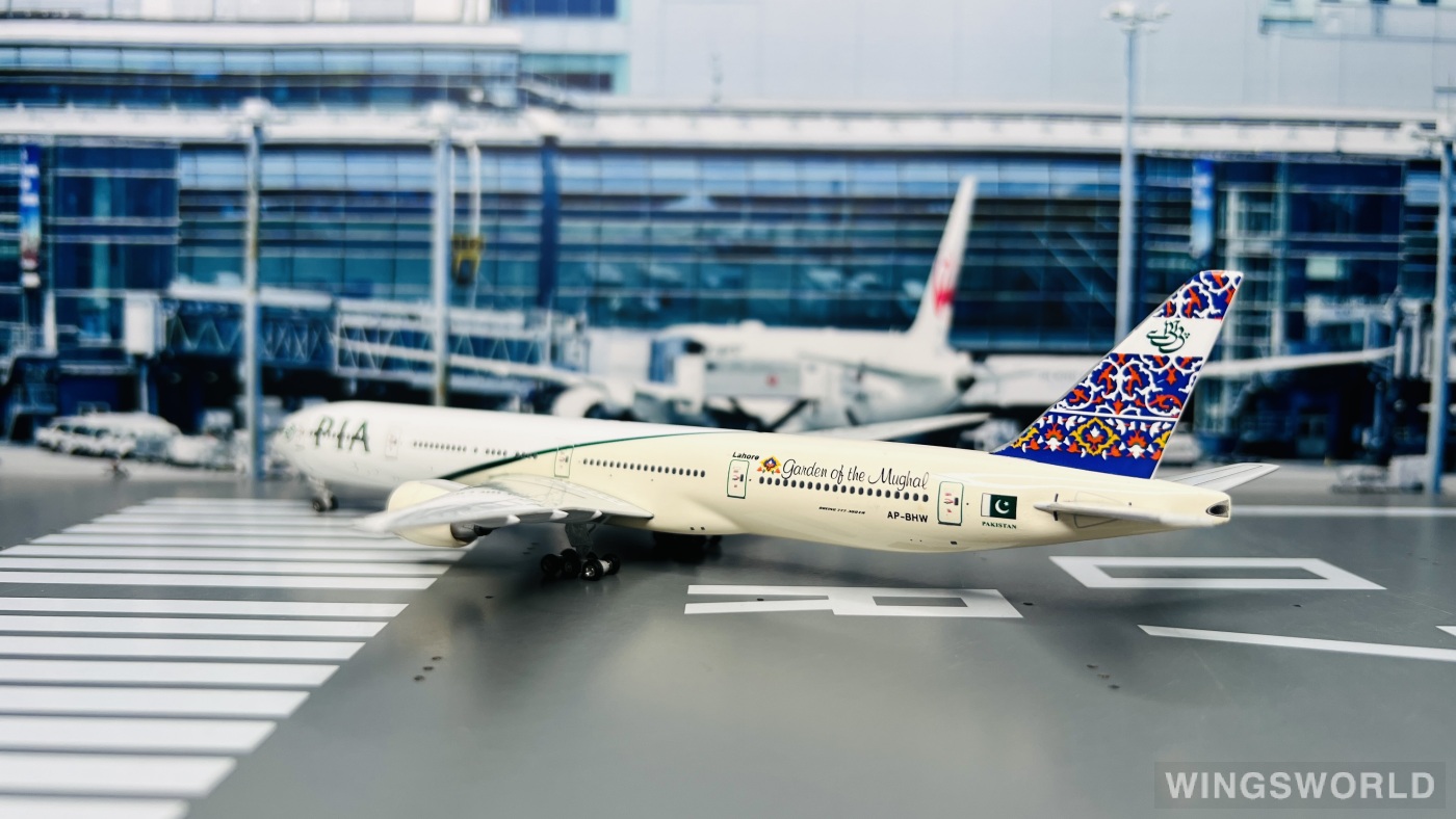 Phoenix 1:400 PH10172 PIA 巴基斯坦航空 Boeing 777-300ER AP-BHW