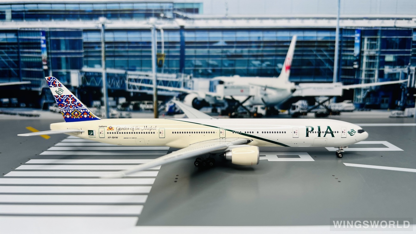 Phoenix 1:400 PH10172 PIA 巴基斯坦航空 Boeing 777-300ER AP-BHW