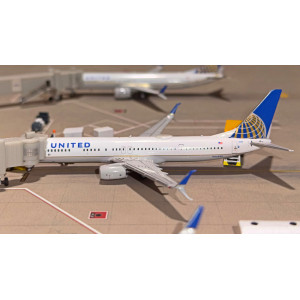 United Airlines 美国联合航空 Boeing 737-900ER N66828  NG79008 NGmodels 1:400