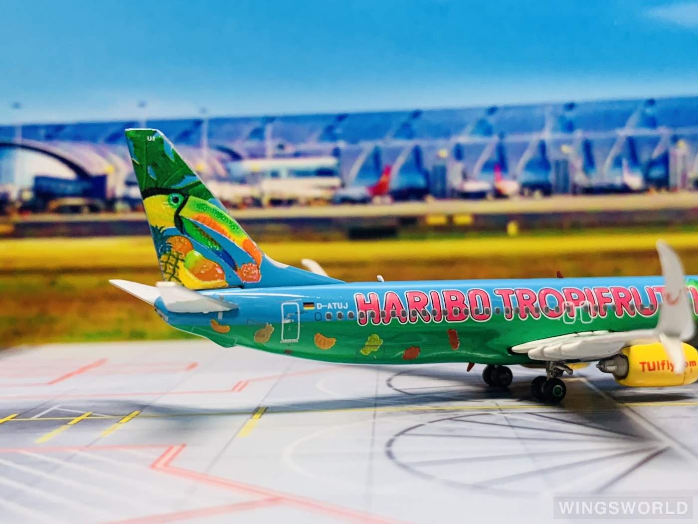 Phoenix 1:400 PH11196 TUI Airways 途易航空 Boeing 737-800 D-ATUJ