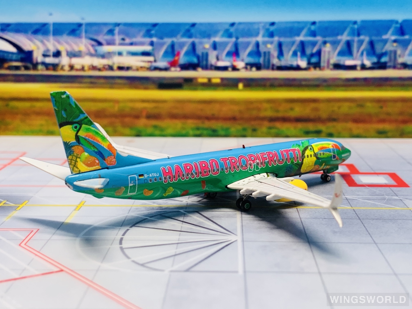 Phoenix 1:400 PH11196 TUI Airways 途易航空 Boeing 737-800 D-ATUJ