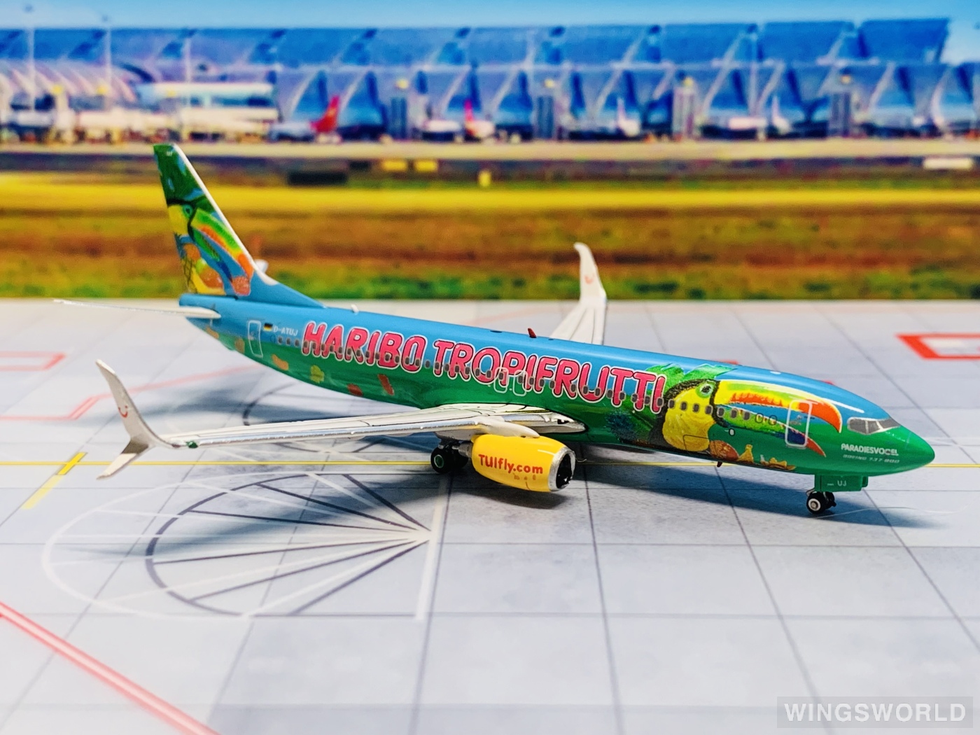 Phoenix 1:400 PH11196 TUI Airways 途易航空 Boeing 737-800 D-ATUJ