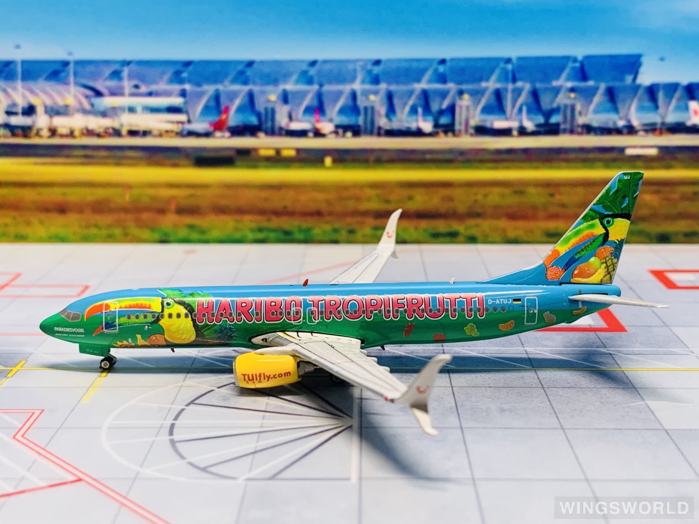 Phoenix 1:400 PH11196 TUI Airways 途易航空 Boeing 737-800 D-ATUJ