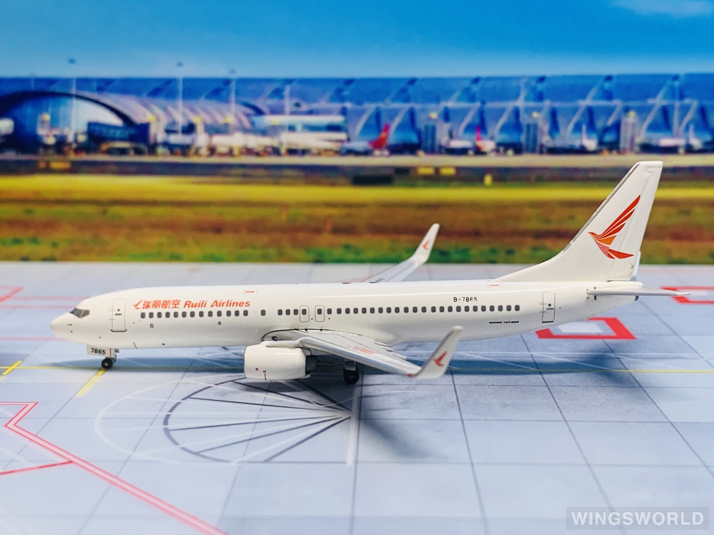 Pandamodel 1:400 PM4B7865 Ruili Airlines 瑞丽航空 Boeing 737-800 B-7865