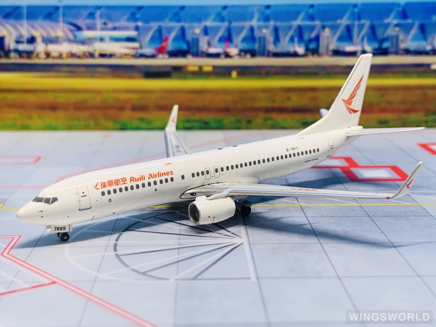 Pandamodel 1:400 PM4B7865 Ruili Airlines 瑞丽航空 Boeing 737-800 B-7865