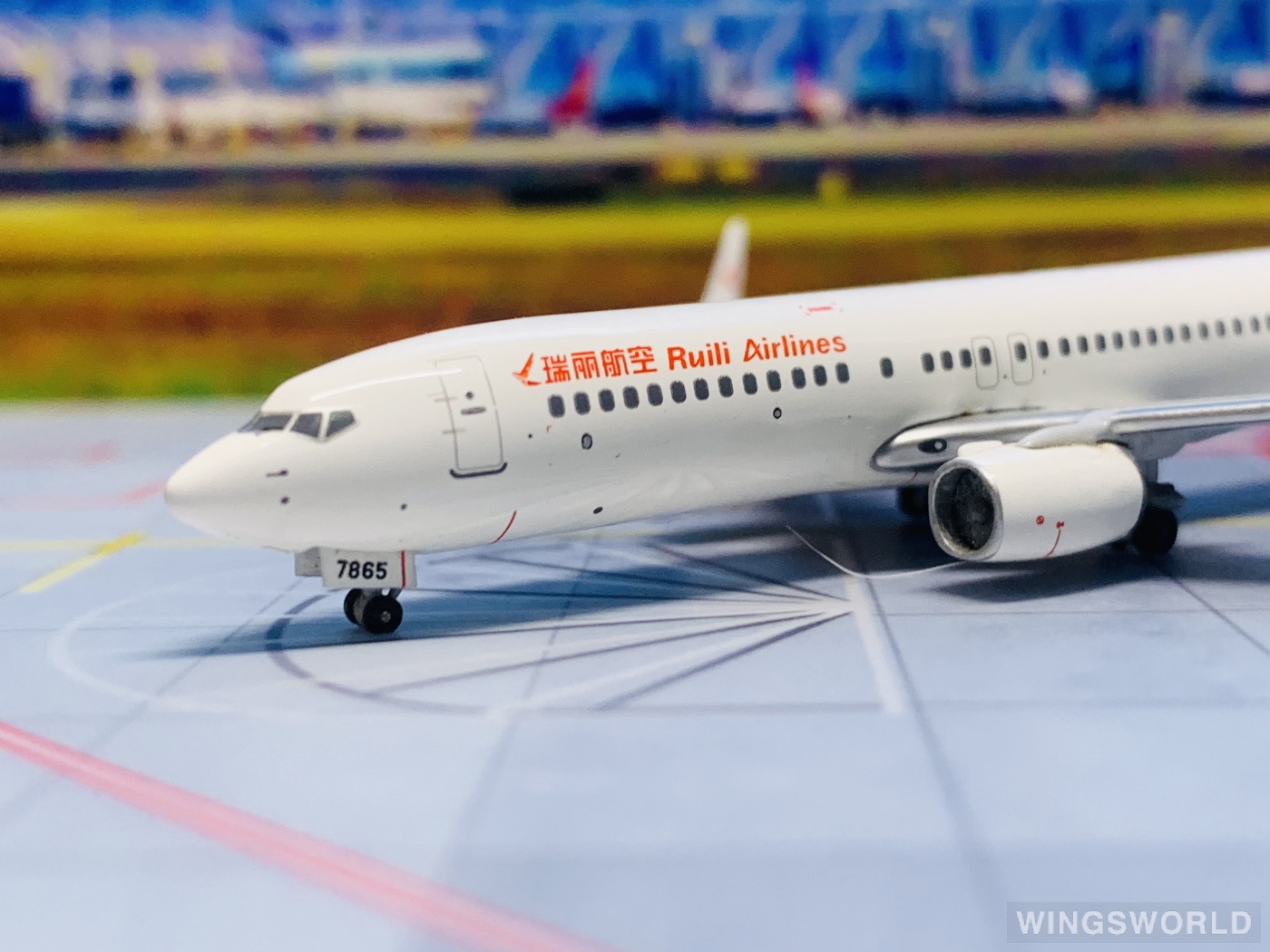 Pandamodel 1:400 PM4B7865 Ruili Airlines 瑞丽航空 Boeing 737-800 B-7865