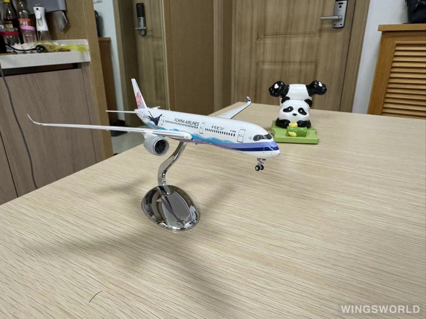 飛行機模型(CHINA AIRLINES/A350/ギア付き) 飛行機模型(CHINA AIRLINES/A350/ギア付き)