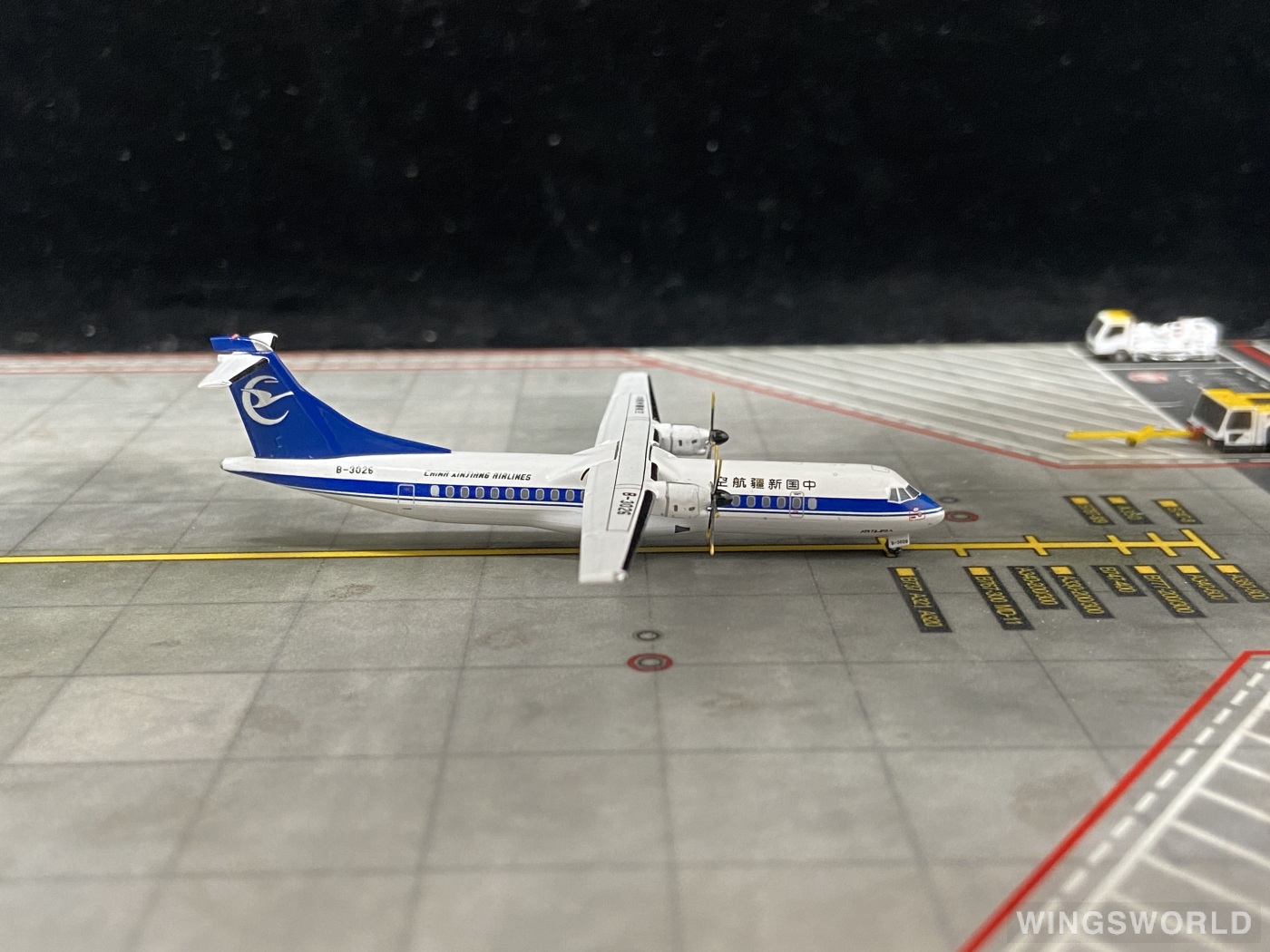 YU MODEL 1:400 YU26001 China Xinjiang Airlines 中国新疆航空 ATR 72 B-3026