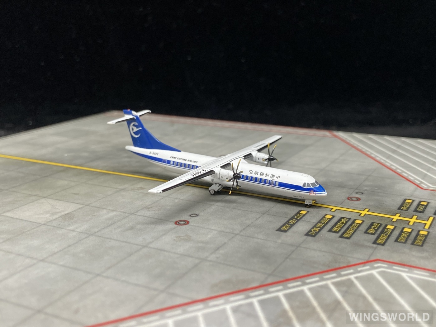 YU MODEL 1:400 YU26001 China Xinjiang Airlines 中国新疆航空 ATR 72 B-3026