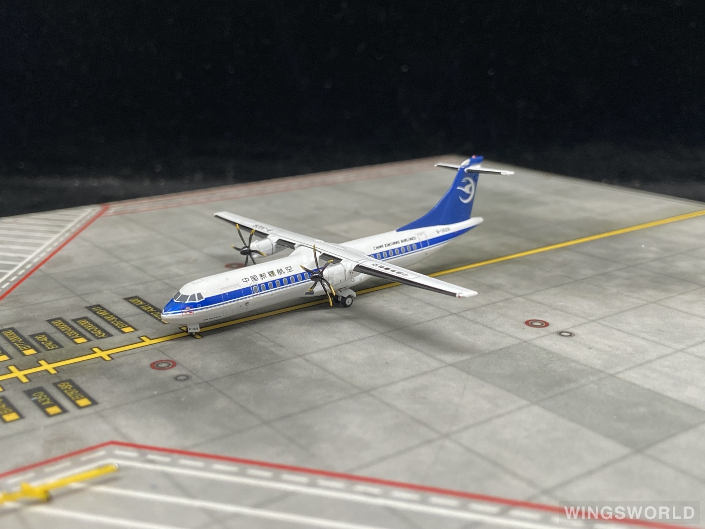 YU MODEL 1:400 YU26001 China Xinjiang Airlines 中国新疆航空 ATR 72 B-3026