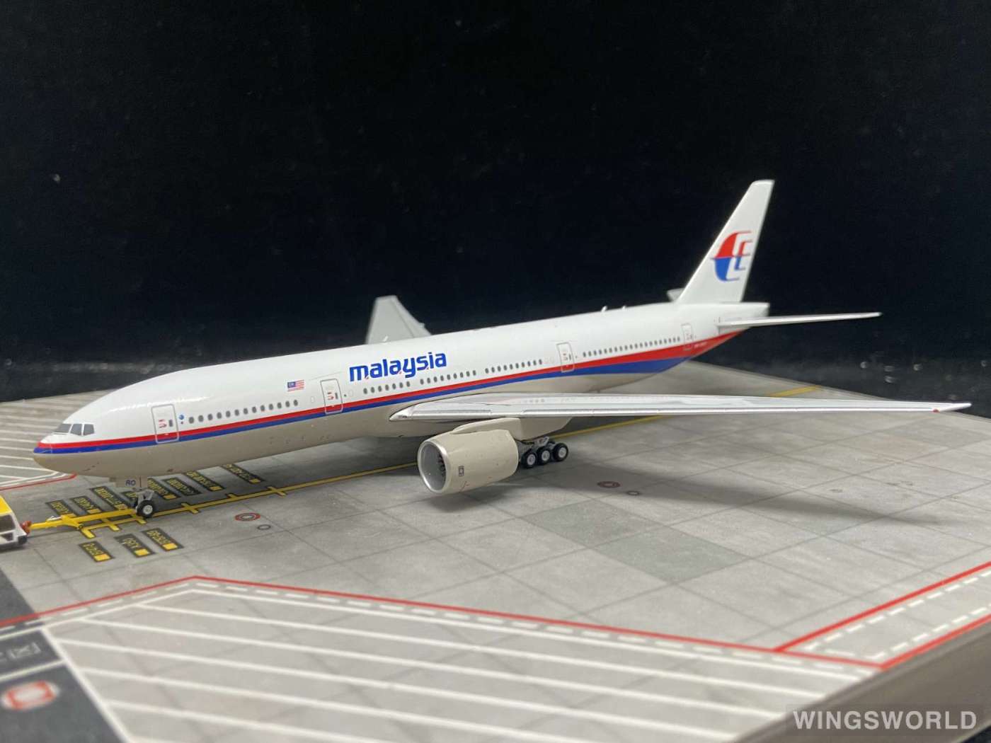 B Models 1:400 BM72052 Malaysia Airlines 马来西亚航空 Boeing 777-200ER 9M-MRO