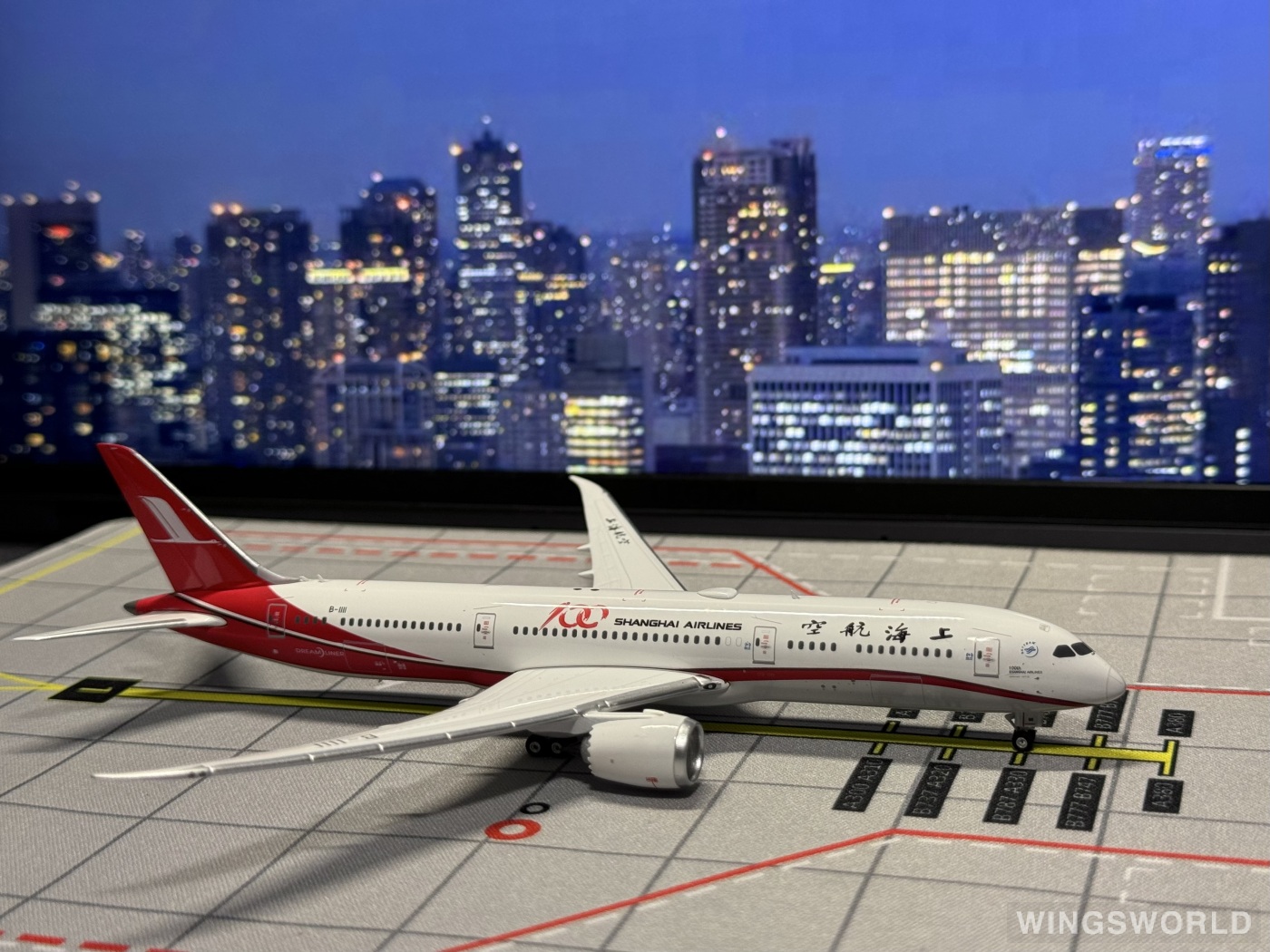 Phoenix 1:400 PH4B1111 Shanghai Airlines 上海航空 Boeing 787-9 B-1111