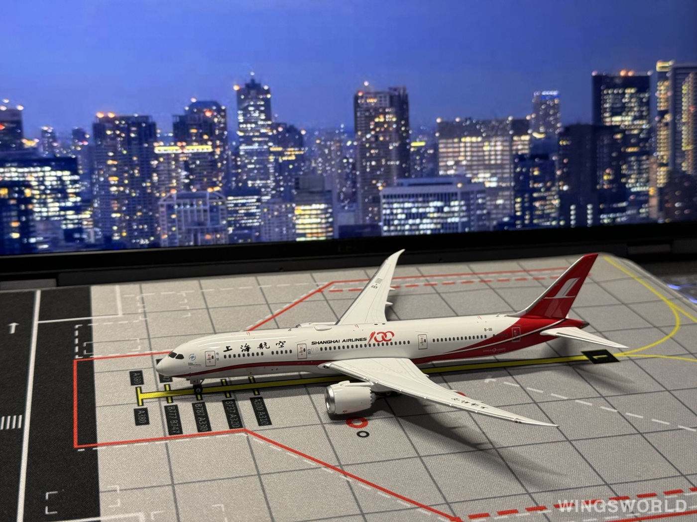 Phoenix 1:400 PH4B1111 Shanghai Airlines 上海航空 Boeing 787-9 B-1111