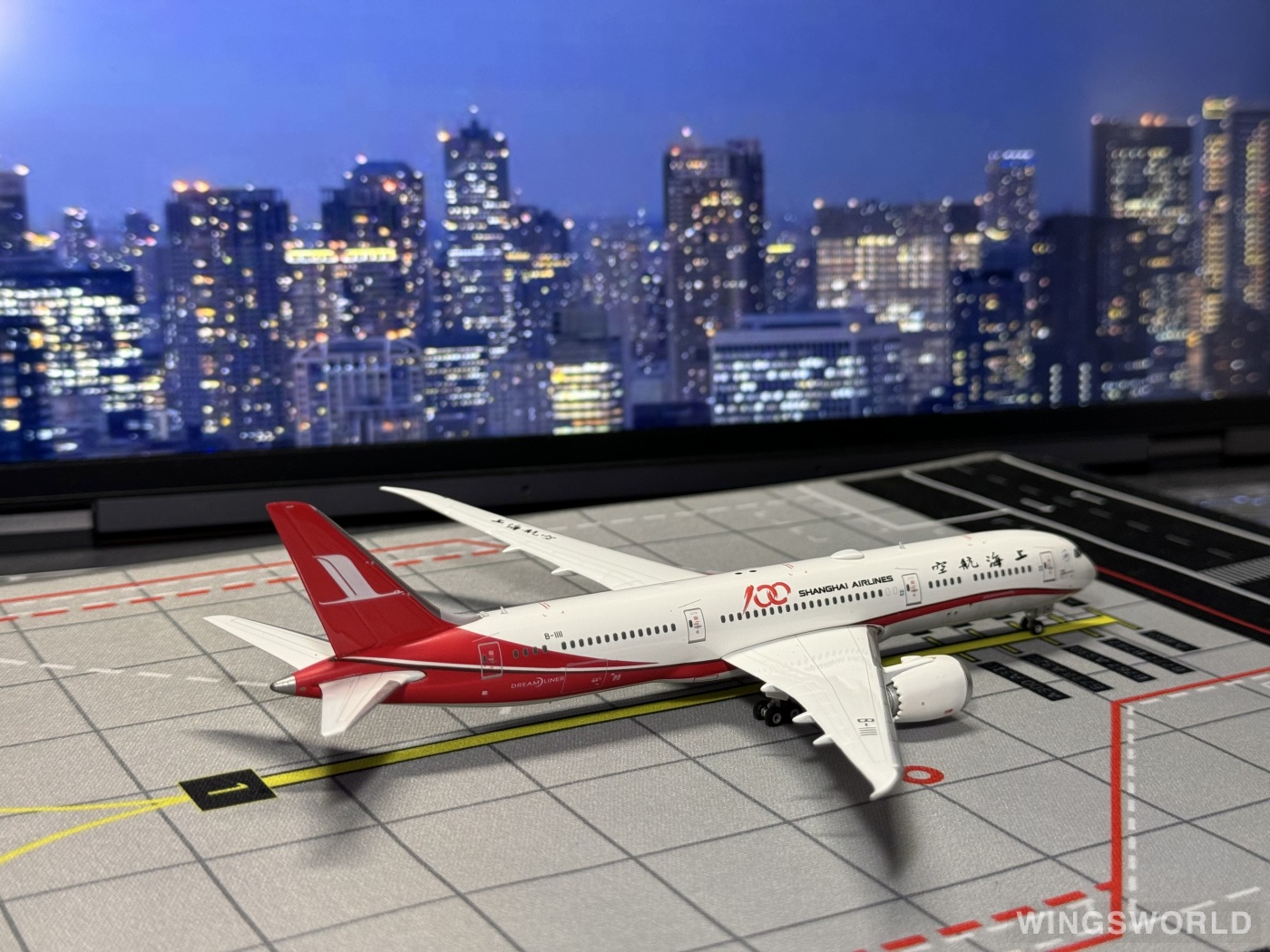 Phoenix 1:400 PH4B1111 Shanghai Airlines 上海航空 Boeing 787-9 B-1111