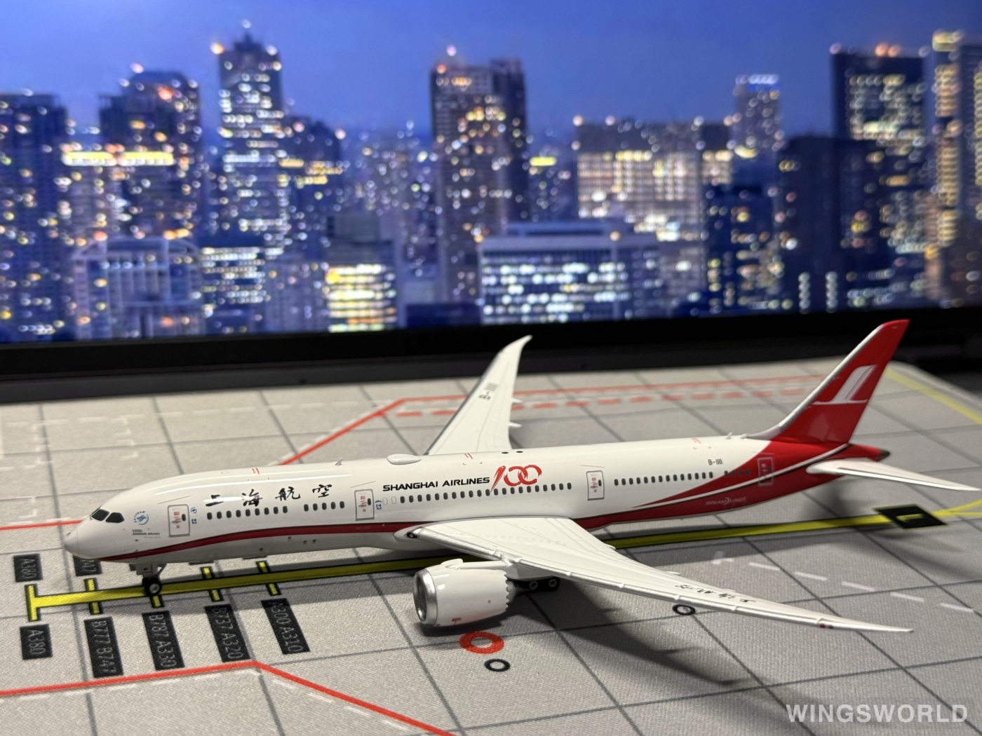 Phoenix 1:400 PH4B1111 Shanghai Airlines 上海航空 Boeing 787-9 B-1111