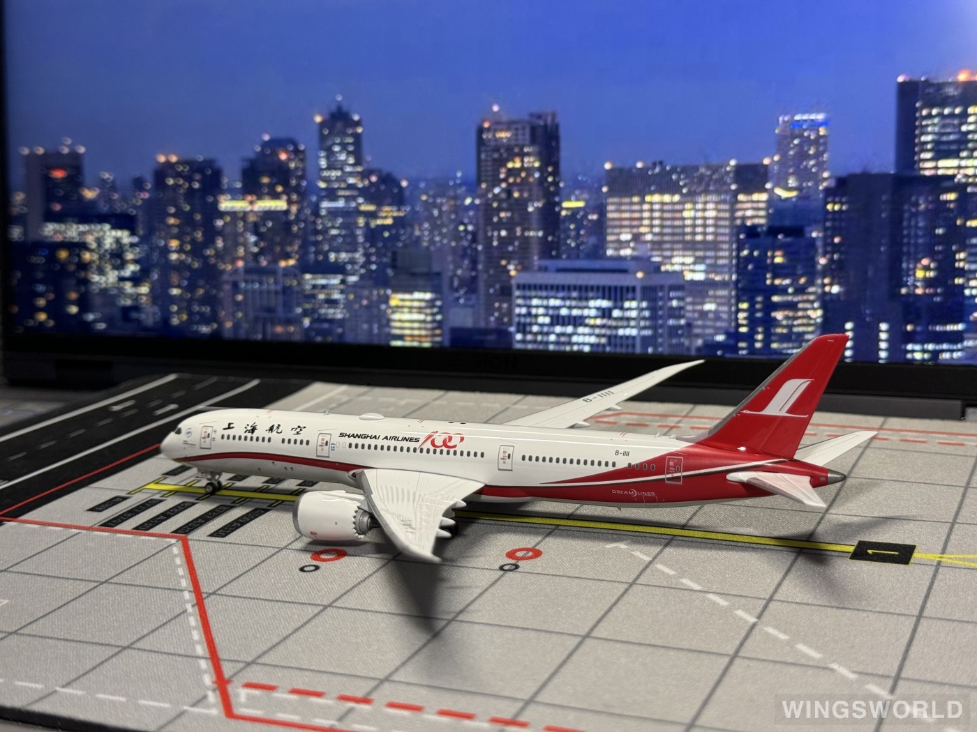 Phoenix 1:400 PH4B1111 Shanghai Airlines 上海航空 Boeing 787-9 B-1111