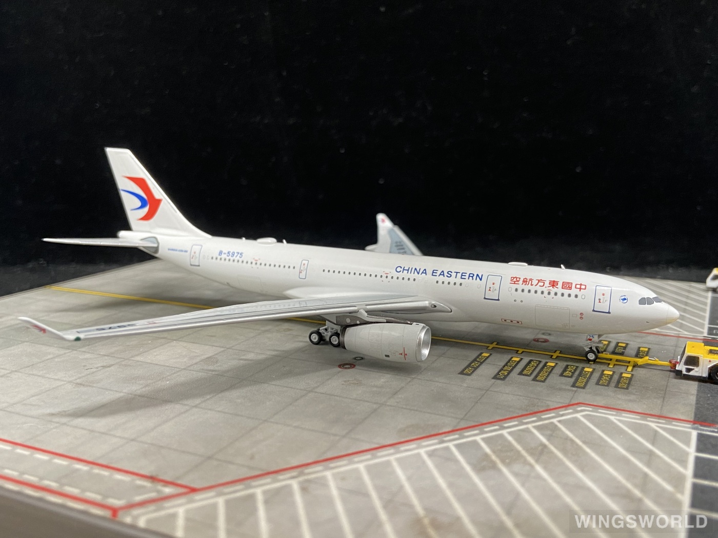 NGmodels 1:400 NG61047 China Eastern 中国东方航空 Airbus A330-200 B-5975