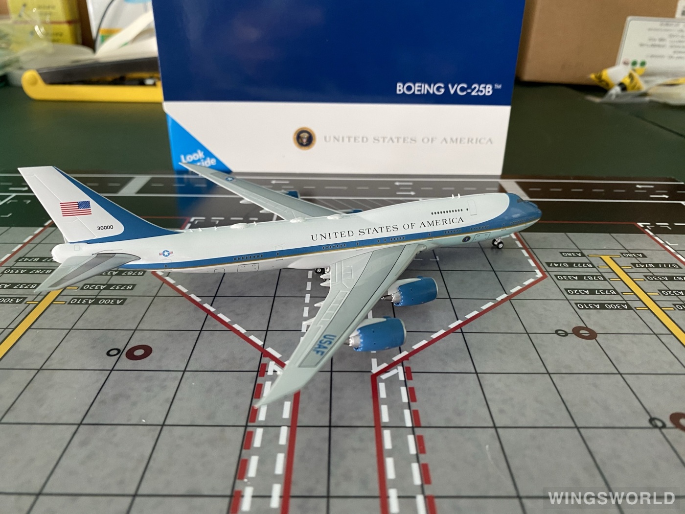 Geminijets 1:400 GJAFO2220 USAF 美国空军 Boeing 747-8F 30000