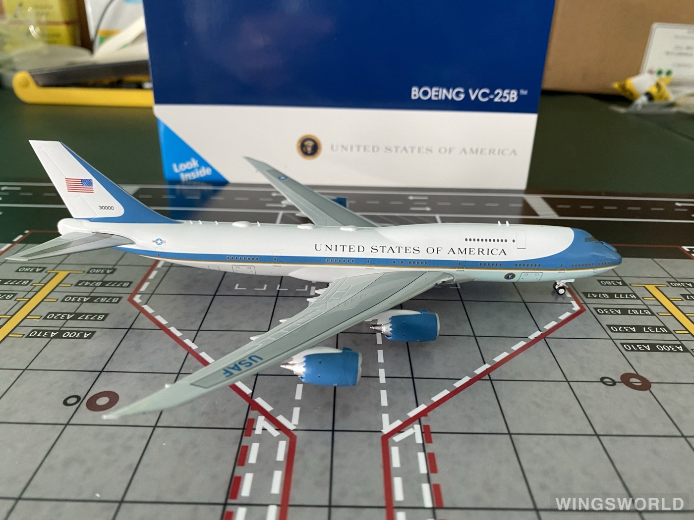 Geminijets 1:400 GJAFO2220 USAF 美国空军 Boeing 747-8F 30000