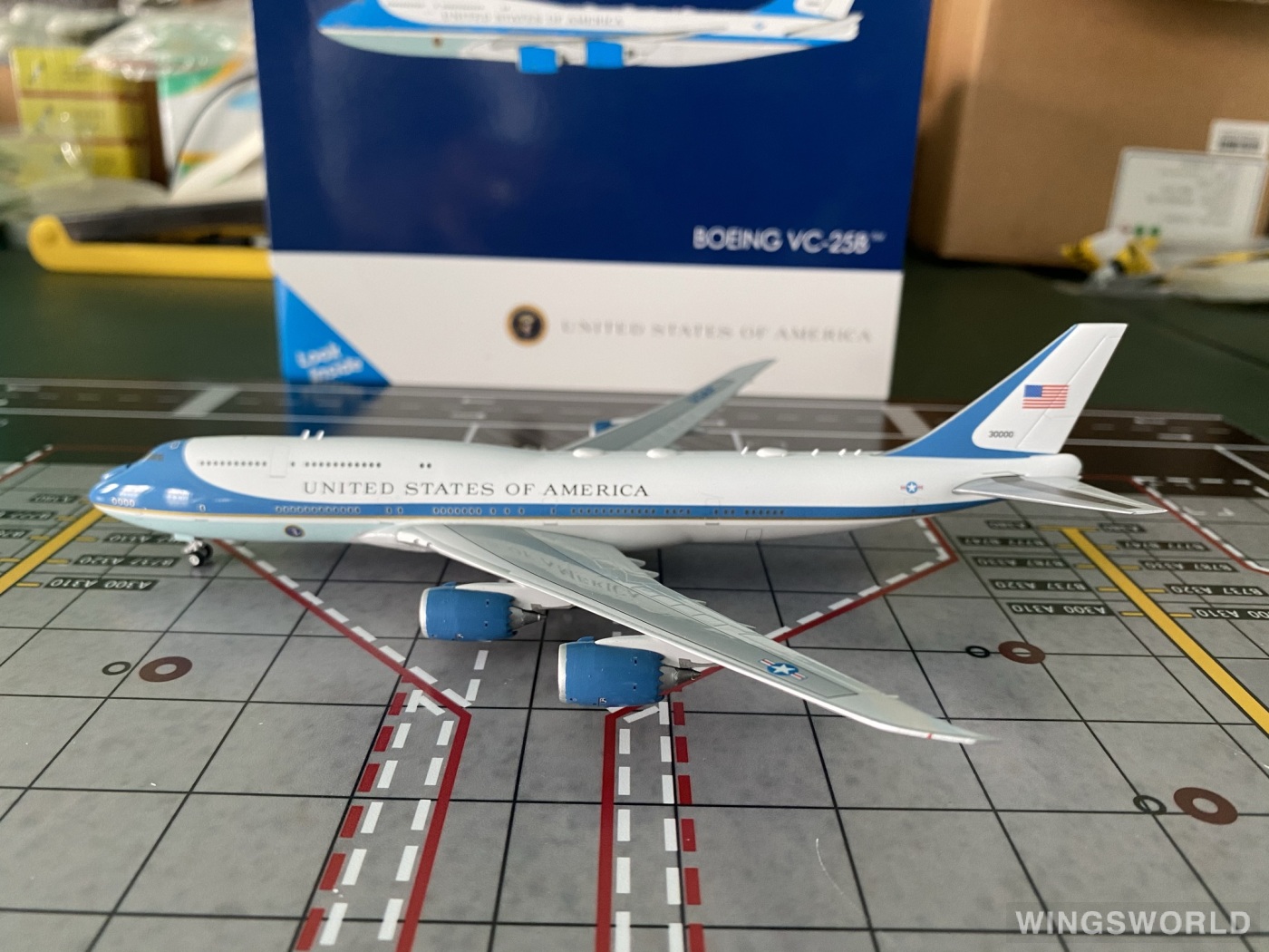 Geminijets 1:400 GJAFO2220 USAF 美国空军 Boeing 747-8F 30000