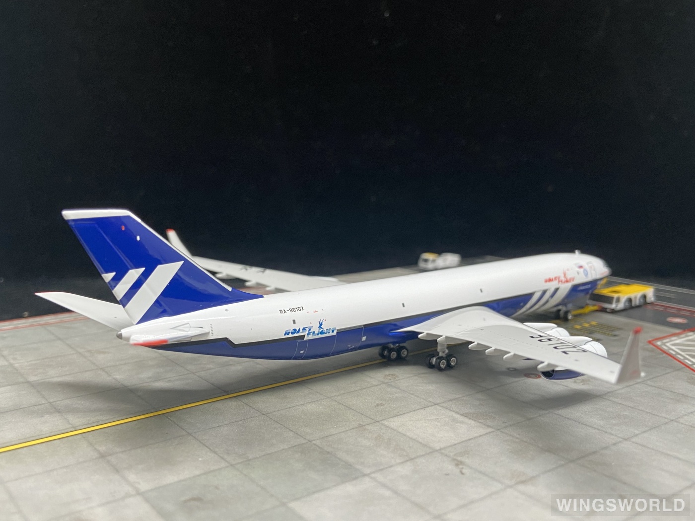 Phoenix 1:400 PH11914 Polet Airlines Ilyushin Il-96 RA-96102