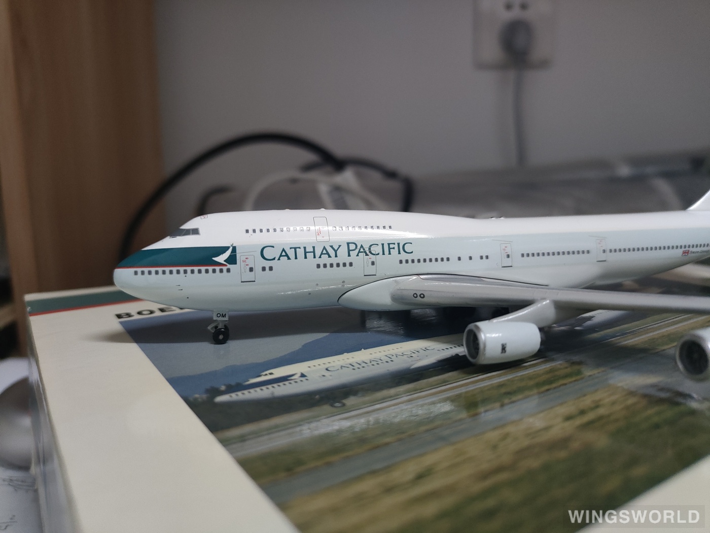 Blue box 1:400 BX60316 Cathay Pacific 国泰航空 Boeing 747-300 VR-HOM