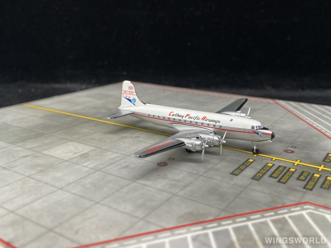 AeroClassics 1:400 AC20201 Cathay Pacific 国泰航空 Douglas DC-4 VH-HFF