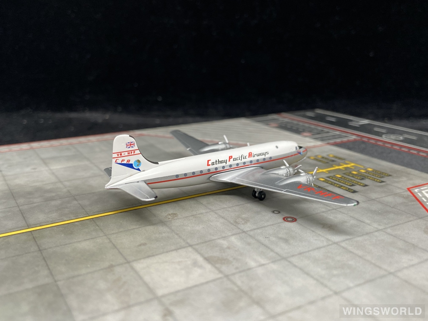 AeroClassics 1:400 AC20201 Cathay Pacific 国泰航空 Douglas DC-4 VH-HFF