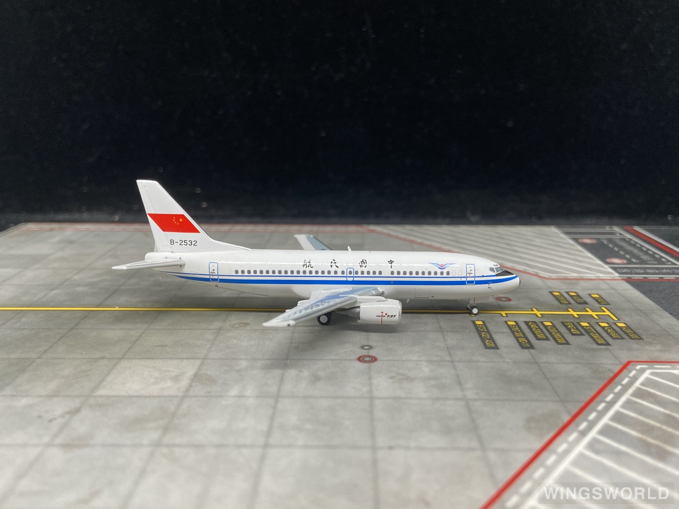 C Model 1:400 C0031 CAAC 中国民航 Boeing 737-300 B-2532