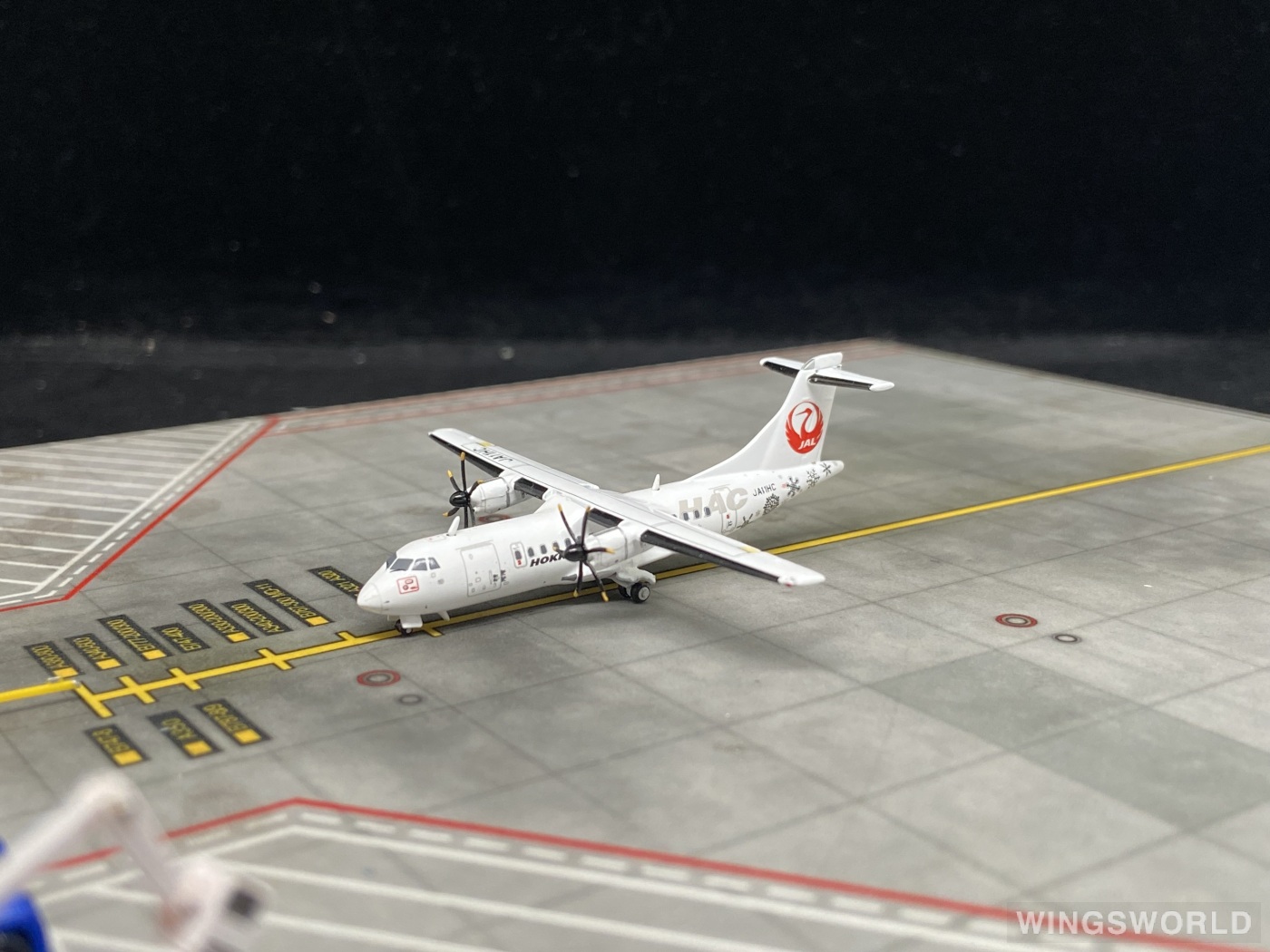 JC Wings 1:400 EW4AT4001 Hokkaido Air System 北海道空中系统 ATR 42 JA11HC