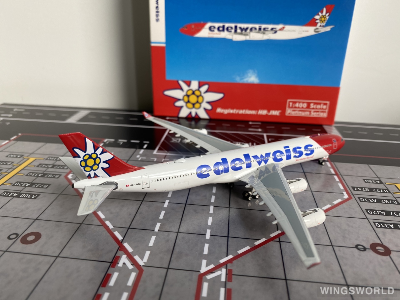 Phoenix 1:400 PH11887 Edelweiss Air 雪绒花航空 Airbus A340-300 HB-JMC