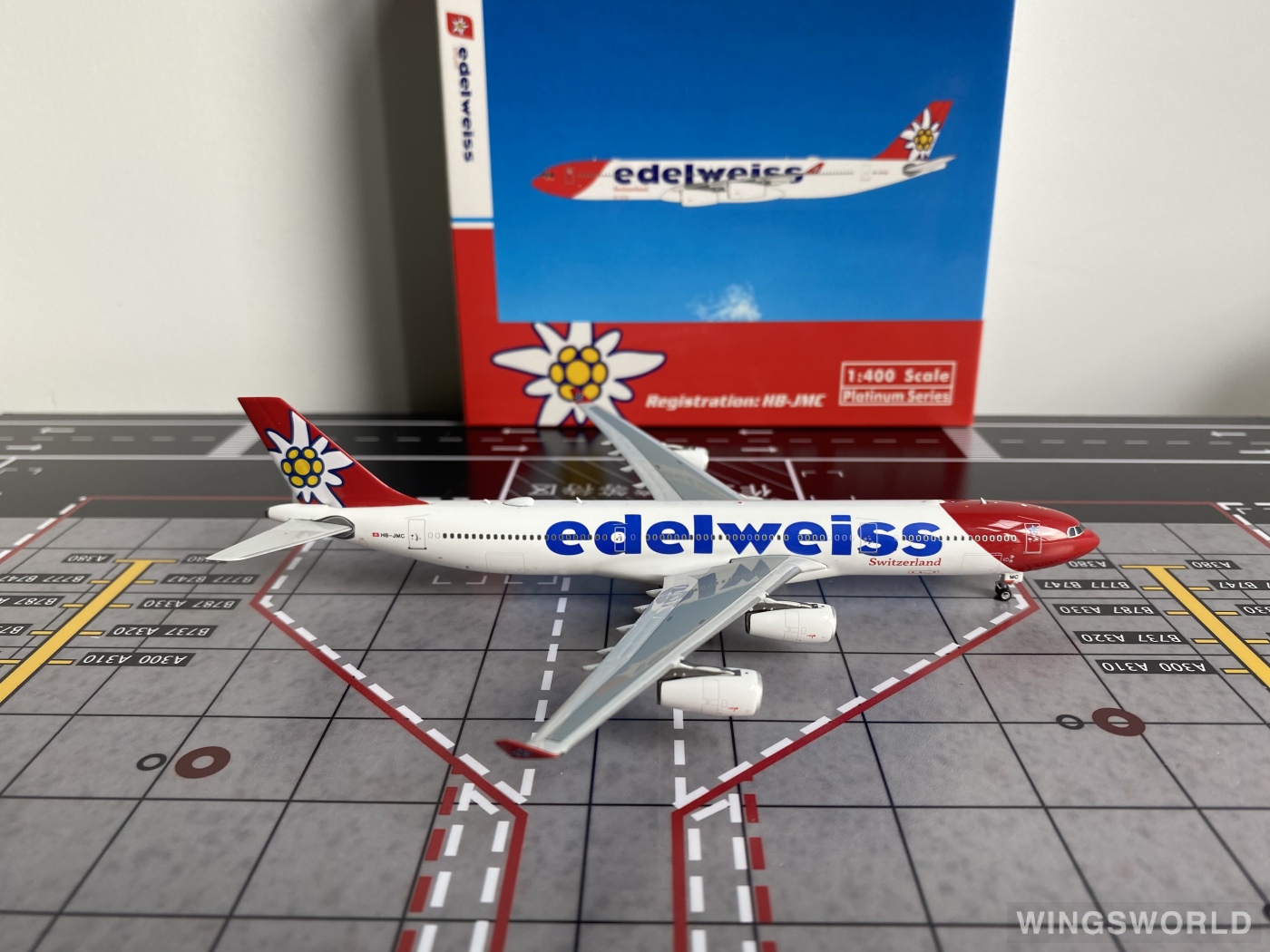 Phoenix 1:400 PH11887 Edelweiss Air 雪绒花航空 Airbus A340-300 HB-JMC