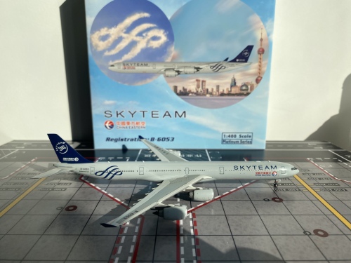 Phoenix 1:400 Airbus A340-600 China Eastern 中国东方航空